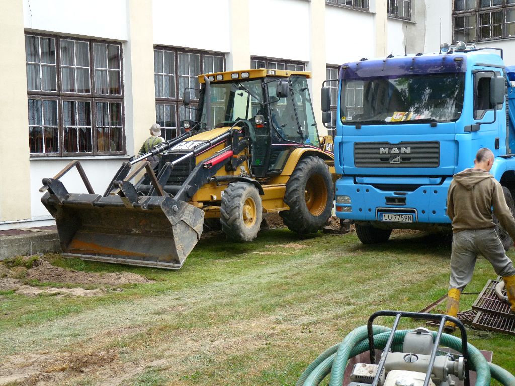 Odwodnienie budynku Zespołu Szkół w Milanowie